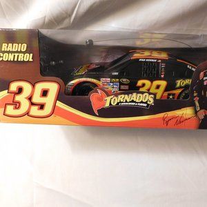 RYAN NEWMAN NASCAR RADIO CONTROL CAR #39 1:18 SCALE